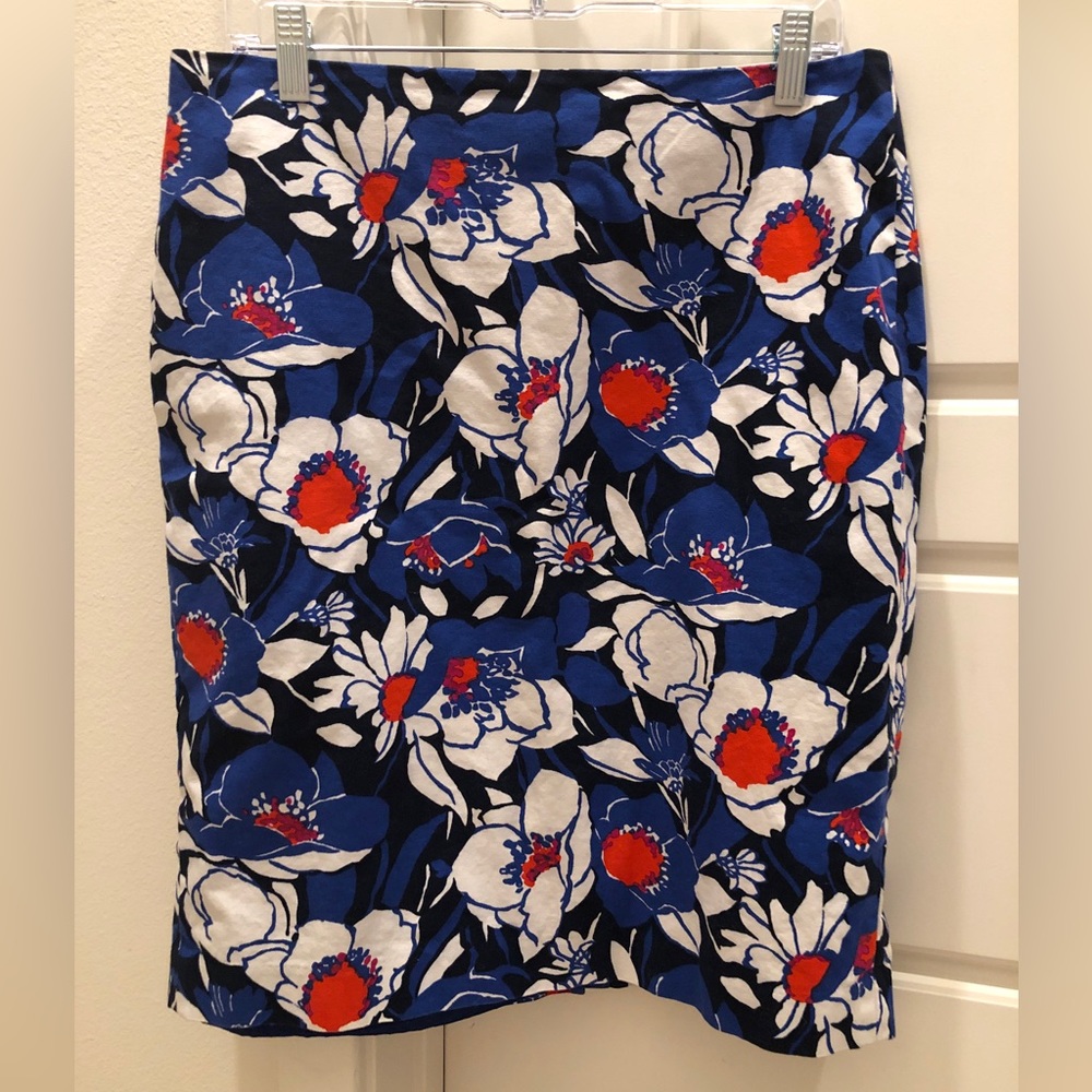 💥3/$15💥 Talbots Floral Skirt, Size 10